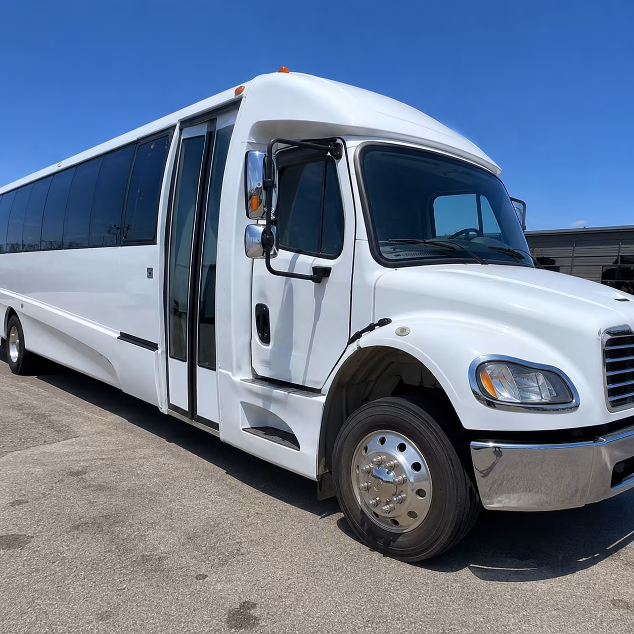 wedding buses and shuttle services for vancouver celebrations